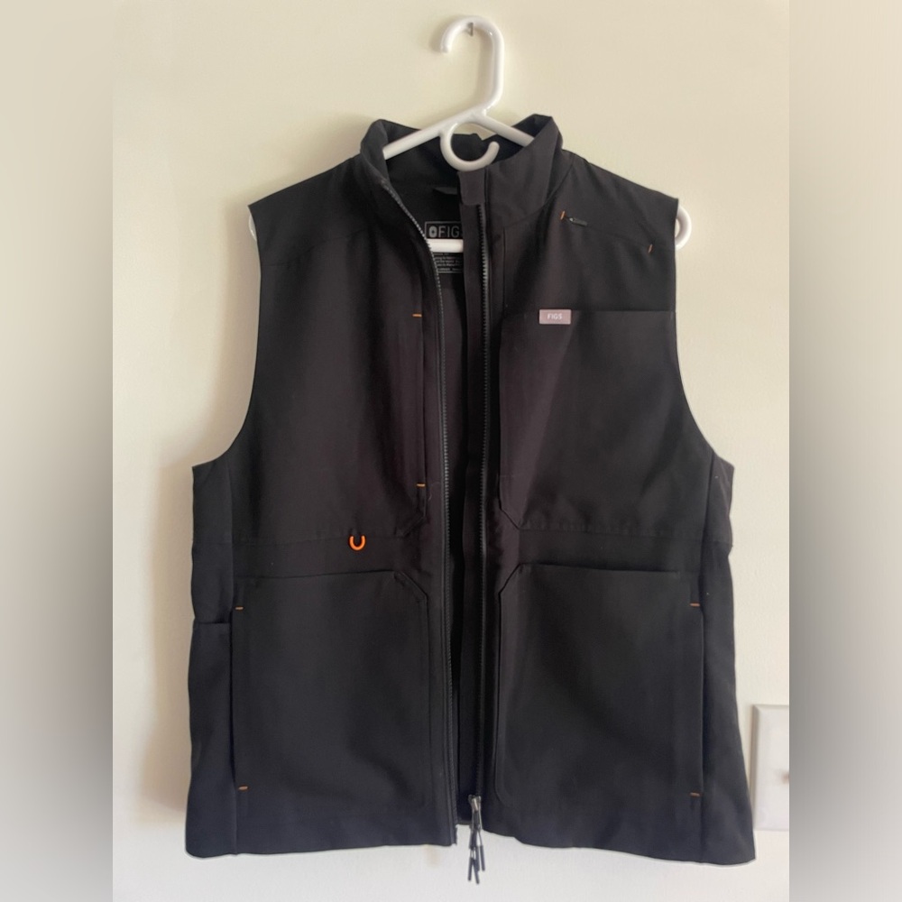 FIGS black scrub vest, size L